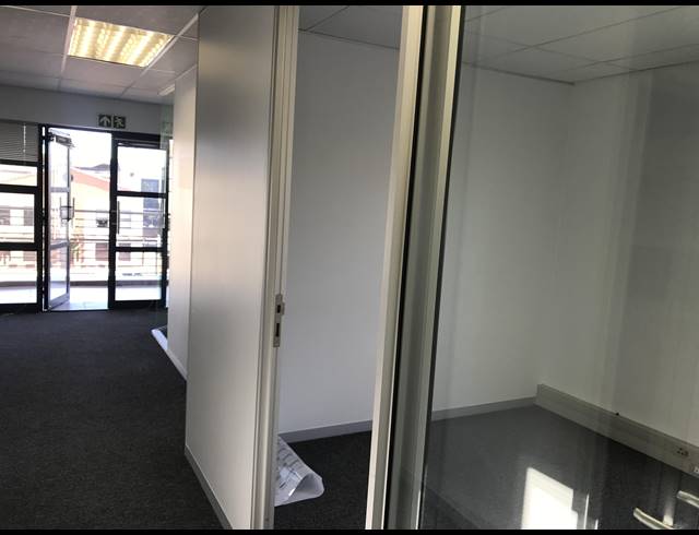 101M² OFFICE TO LET IN CENTURY CITY
